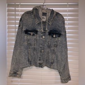 NWT hollister cropped jean jacket with gray hood Large
